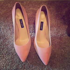 Never worn new pink suede pumps